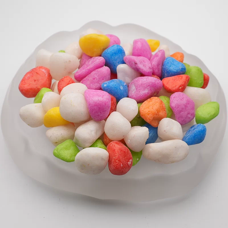 우아한 조약돌과 조약돌로 풍경을 향상시키세요